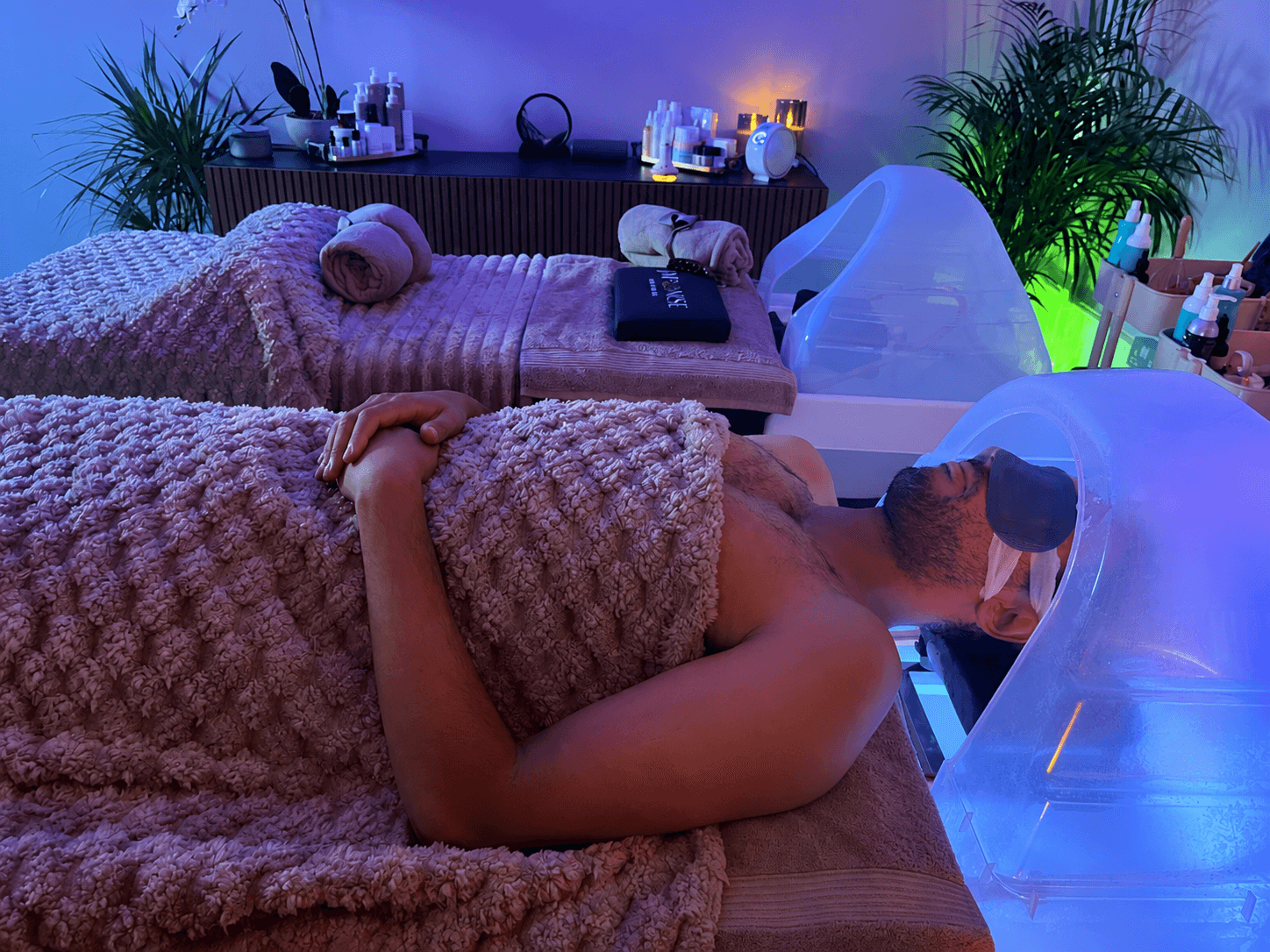 Evening atmosphere in the Cloud 9 treatment room with twin spa beds and ambient lighting